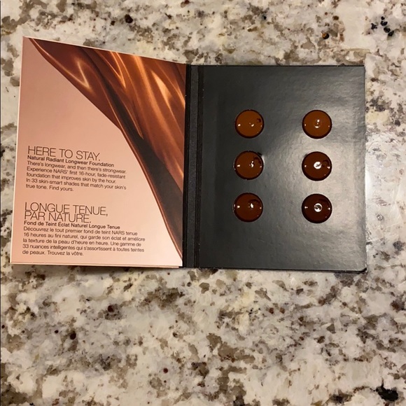 NARS radiant foundation shade finder sample - Picture 2 of 4